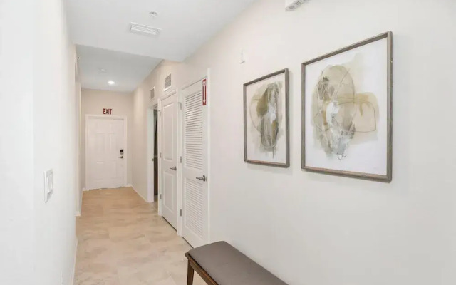 Dreamy Condo at Storey Lake Stl112