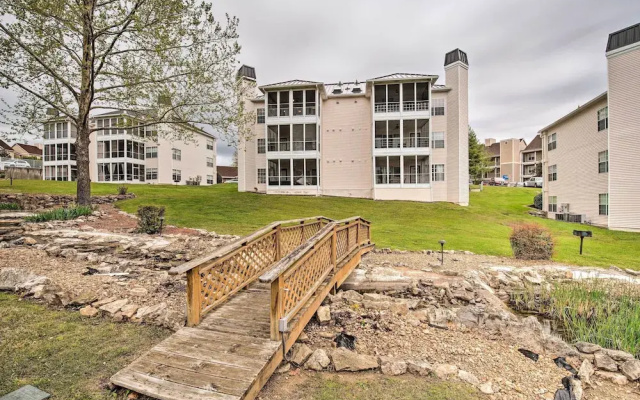 Cozy + Deluxe Branson Condo w/ Covered Balcony