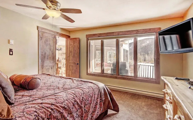 1710 The Willows 1 Bedroom Condo by RedAwning