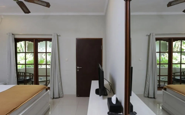 RedDoorz near Pantai Double Six