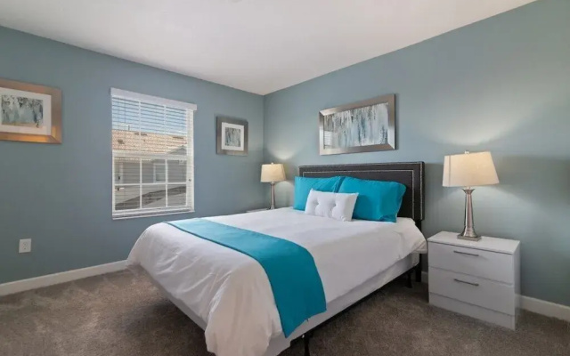 Beautiful 4Bd Pool TH, Storey Lake-4815DS