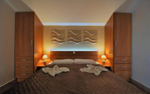 Nautica Apartments