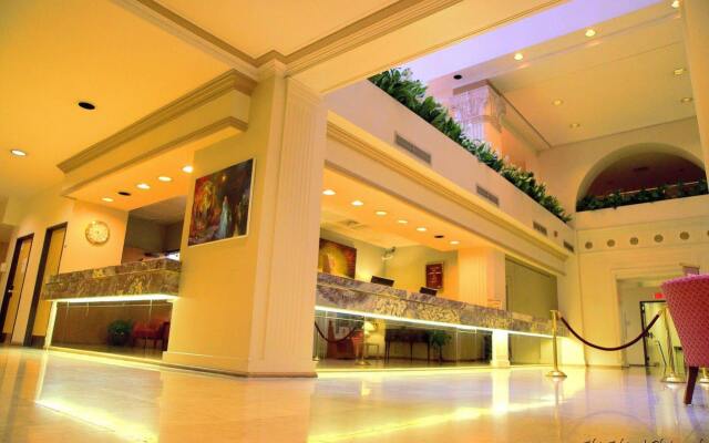 The Mayfair Hotel Los Angeles вид на фасад