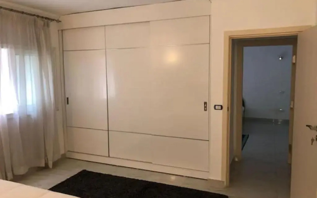 Modern 3 Bedroom Apartment Walk to Cafés & Bookstores