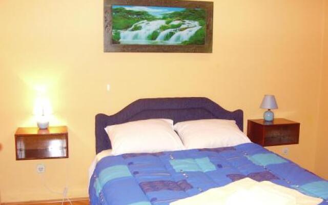 Apartments Pod Lozom in Petrovac, Montenegro from 80$, photos, reviews - zenhotels.com hotel front