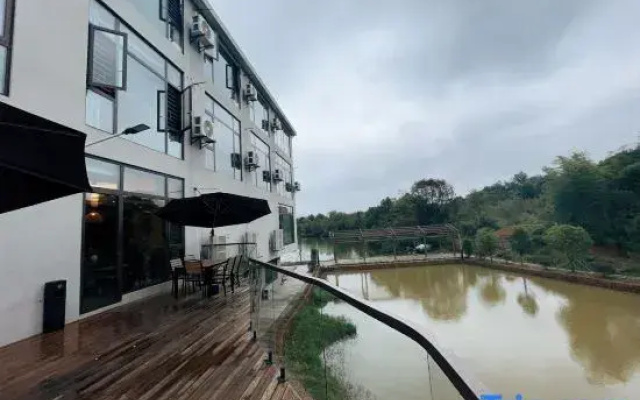 Longhushan Road Township Family Banquet Homestay