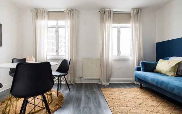 Contemporary 2 Bedroom Apartment in Shepherd's Bush