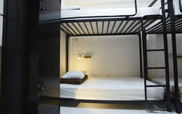 6feet Hostel