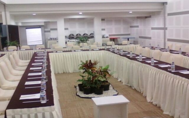 Discount  80  Off  Amaris Hotel Diponegoro Yogyakarta Indonesia Hotel