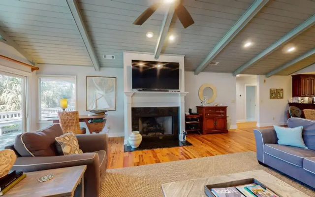 15 Promontory Ct