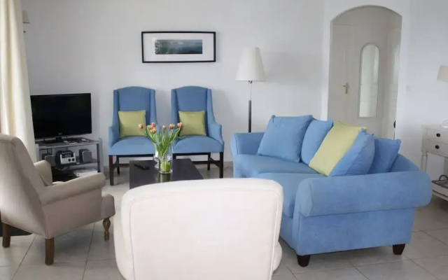 Modern villa in Camplong with private pool