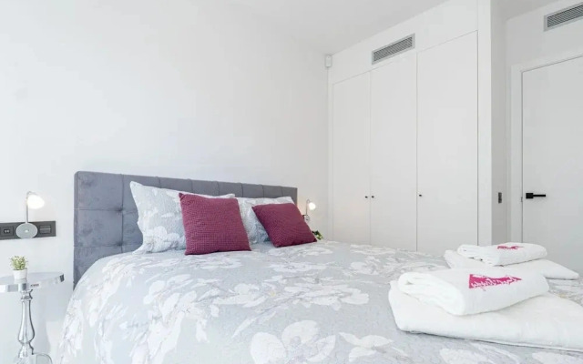 Apartment in Roses Near the Beach & Pool