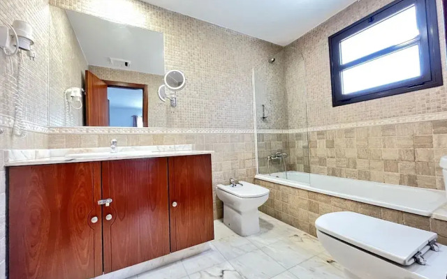 Villa - Sleeps 6 - Pool - Pets Ok - Parking