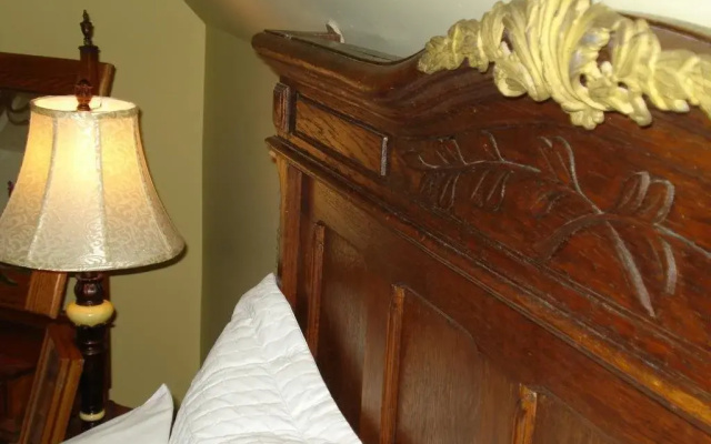 Clayburn Village Bed and Breakfast