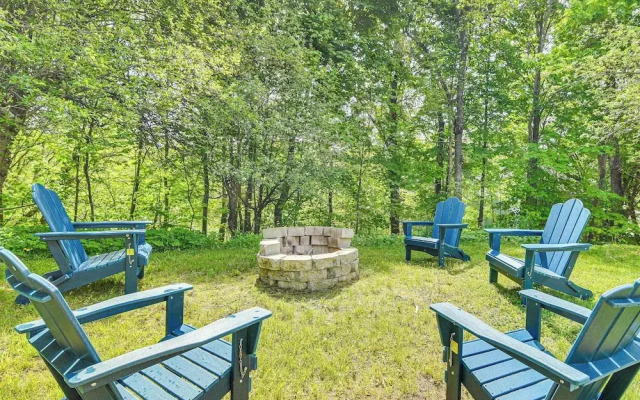 Charming Wilton Vacation Rental w/ Fire Pit