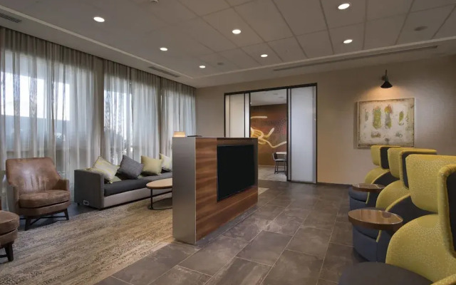 Courtyard Atlanta Alpharetta/Avalon Area