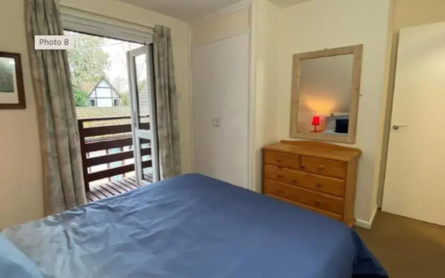 Trevithick Cottage Sleeps 6, Dog Friendly, Parking
