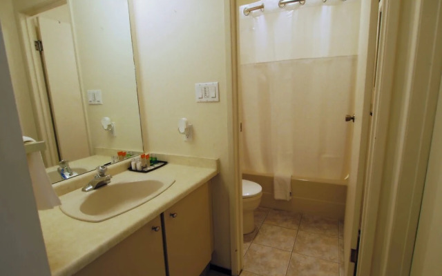 241 Boothbay - 1 Br Condo