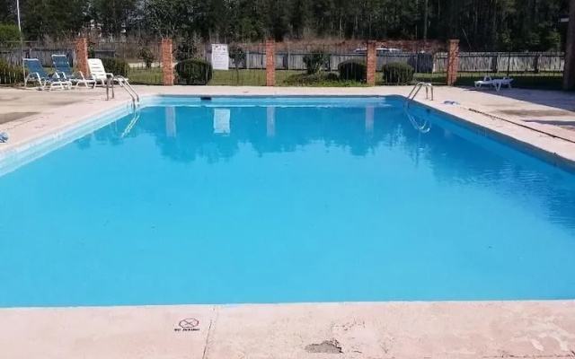 Executive Inn & Suites
