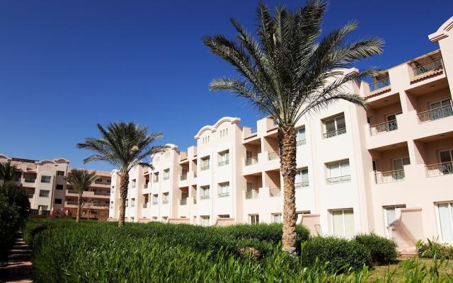 Апартаменты Pyramisa Sunset Pearl Apartments вид на фасад