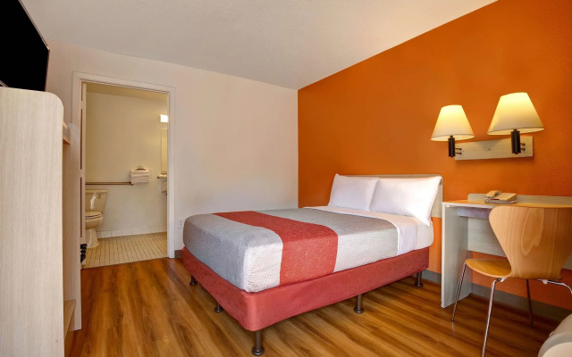 Motel 6 Monterey, CA