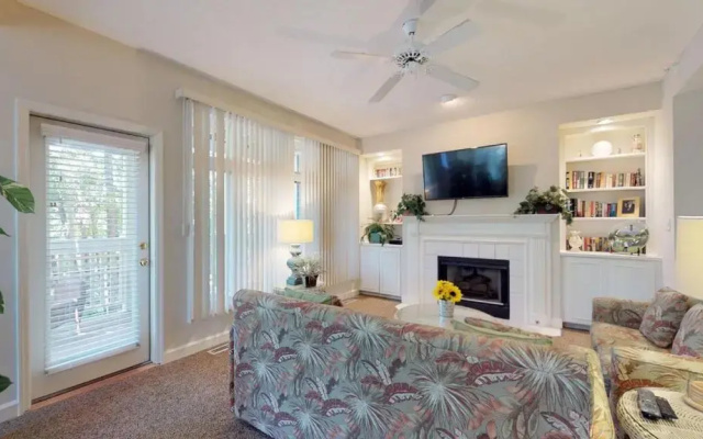 7655 Huntington Villas