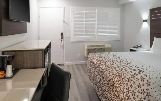 Beach Inn - A Huntington Beach Motel