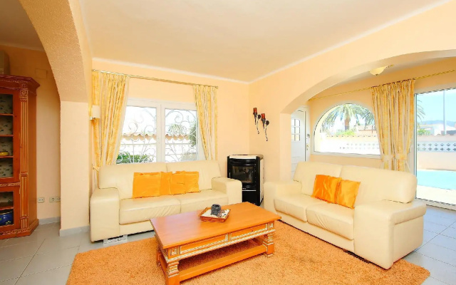 Requesens 166 - Three Bedroom