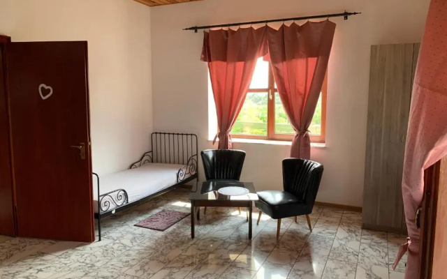 Buzal Morocza Pinceszet Es Szallashely