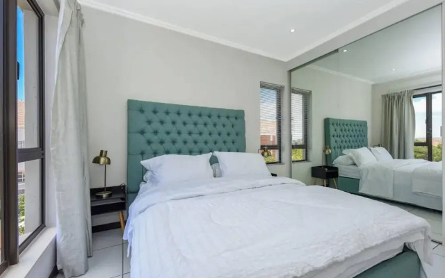 2 Bed Flat - Sleeps 4 - Pool - Garden - Parking