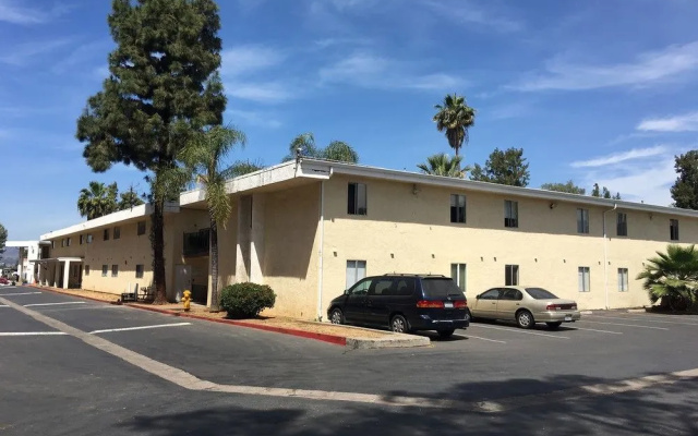 Vista Pines Motel