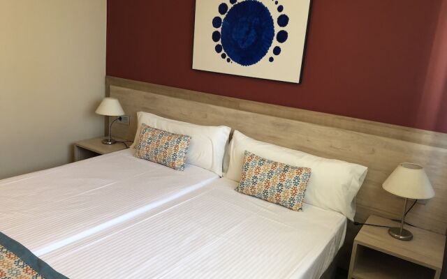 Отель Apartamentos Plaza Picasso Испания, Валенсия - 2 отзыва об отеле, цены и фото номеров - забронировать отель Apartamentos Plaza Picasso онлайн вид на фасад