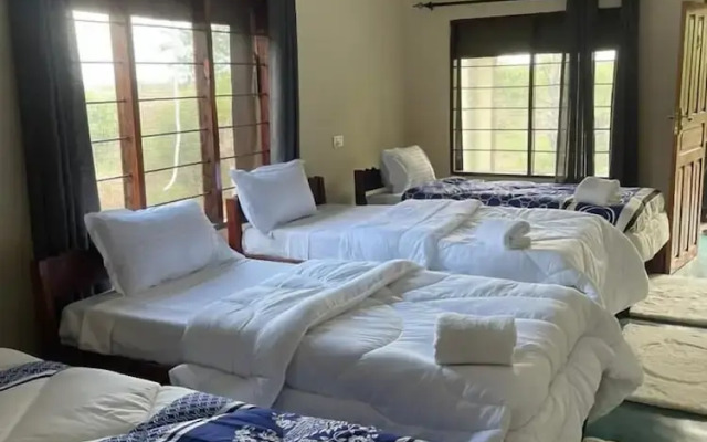 Royal South Luangwa Safaris Lodge