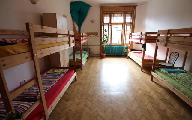 DownTown Hostel