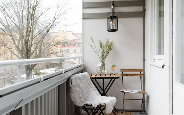 Spacious Design Studio Home With Terrace
