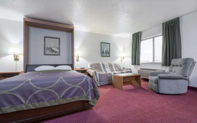 Super 8 by Wyndham Fond Du Lac