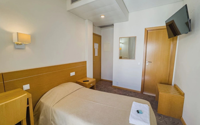 Hotel 13 de Outubro by Umbral