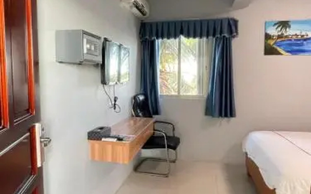 Caye Caulker Beach Hotel