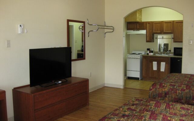 Scottish Inn and Suites