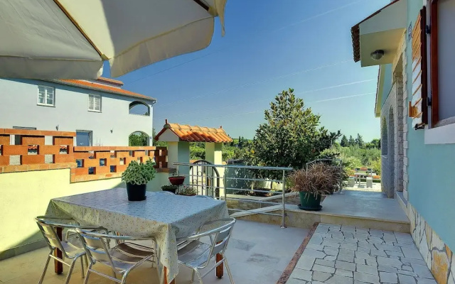 Traditional Holiday Home With Covered Terrace