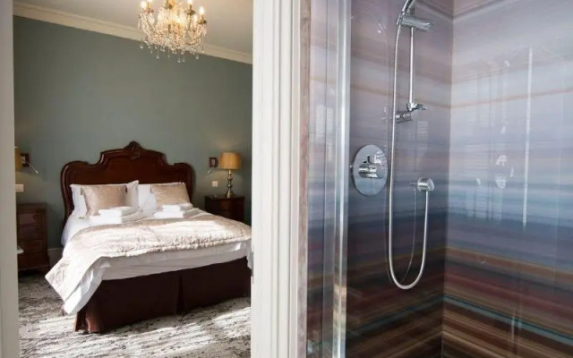 East Walls Hotel