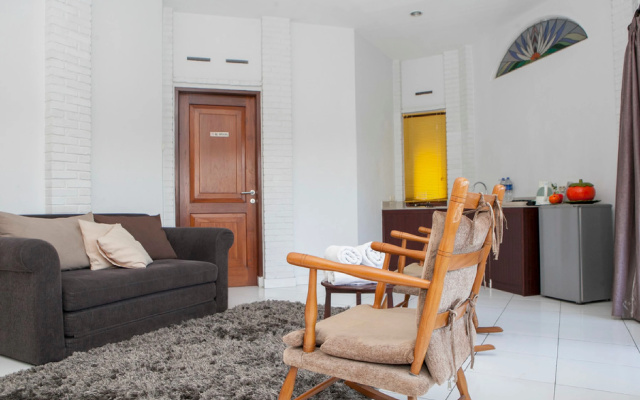 RedDoorz Plus near Dago Pakar
