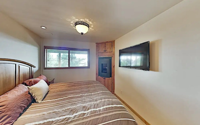 400fairg 3 Bedroom Condo