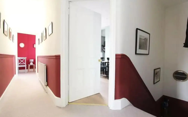 Spacious 3 Bedroom Home In North London
