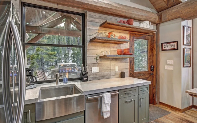Skyrun 2 Bedroom Cabin by RedAwning