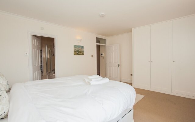 Отель Spacious South Kensington Penthouse комната для гостей