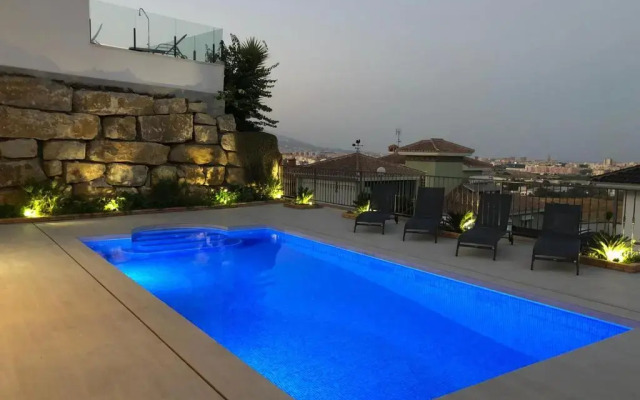 Luxury Villa for 12 people