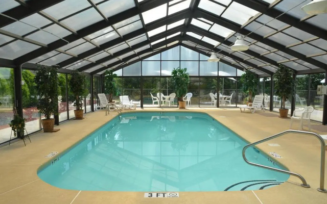 Smoky Mountains Inn & Suites - Cherokee
