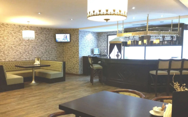 Adela Hotel
