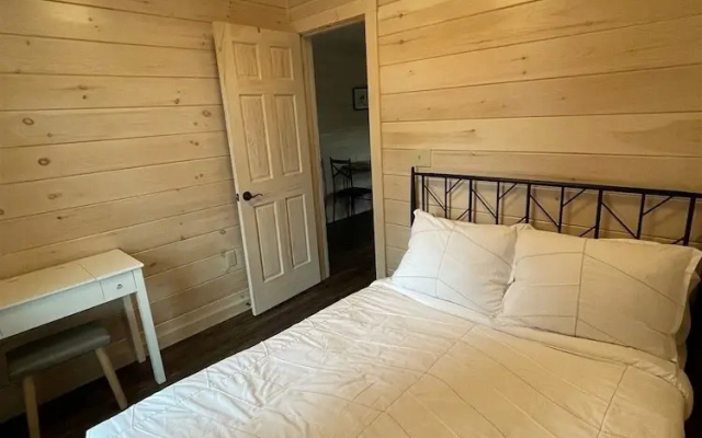 Finch Limit 4 2 Bedroom Cabin